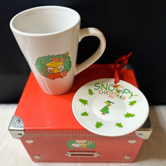 2012 Peanuts Collectible Holiday Snoopy Christmas Gift Box Set w/Mug & Ornament - Picture 3 of 15